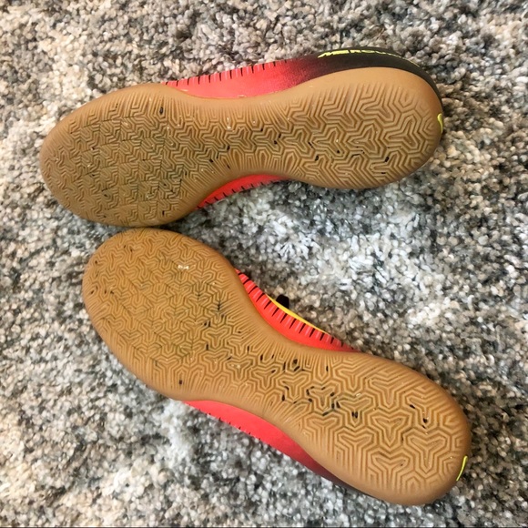 Nike Mercurial Vapor Indoor Soccer Shoes - Picture 4 of 5